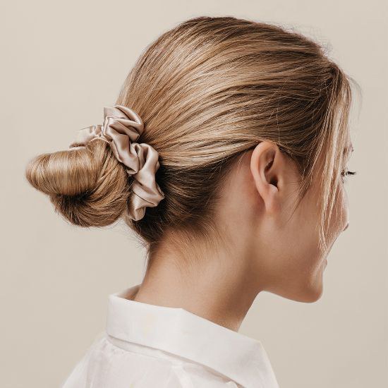 Goya 52530 - Satijnen Scrunchie met Textiel Label COMBIN